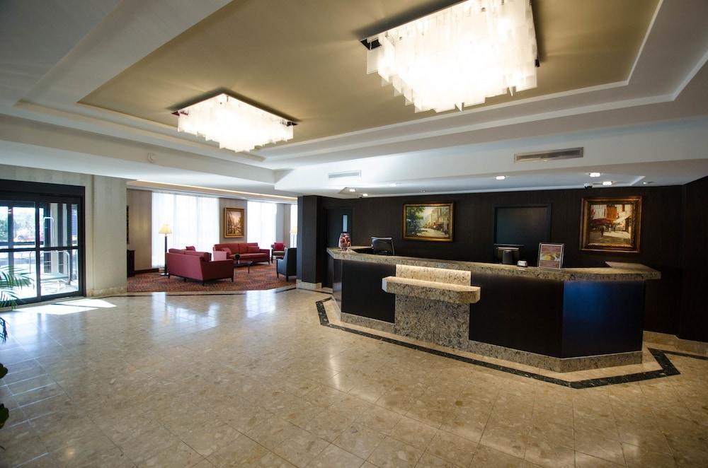 בושרוויל Hotel Welcominns מראה חיצוני תמונה