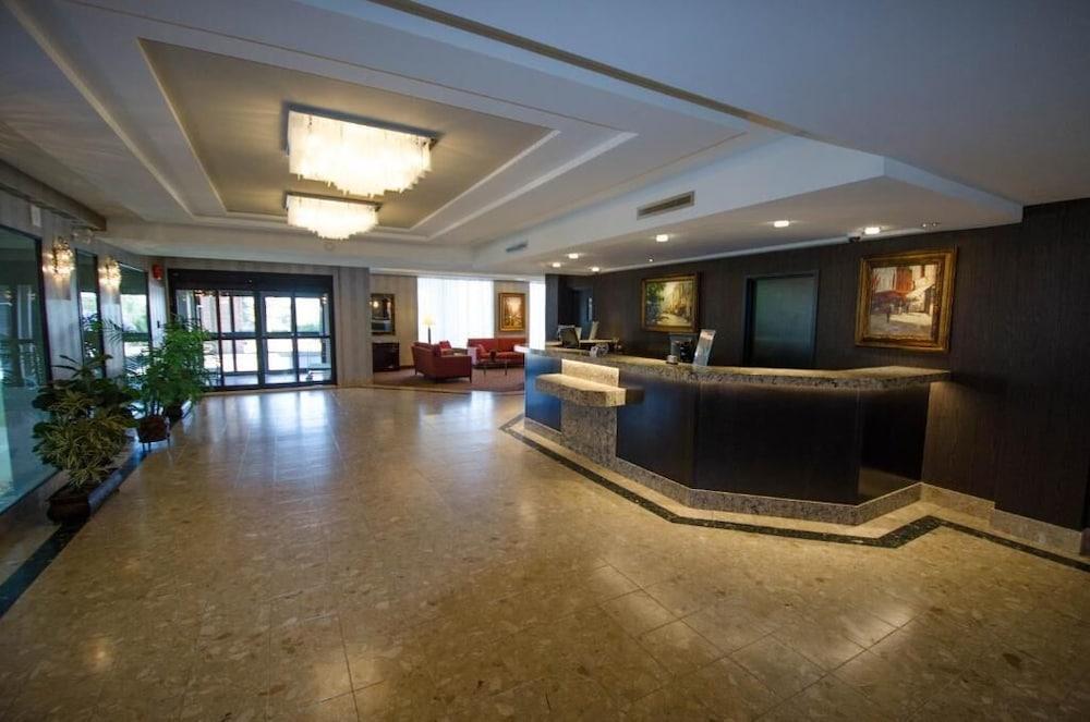 בושרוויל Hotel Welcominns מראה חיצוני תמונה
