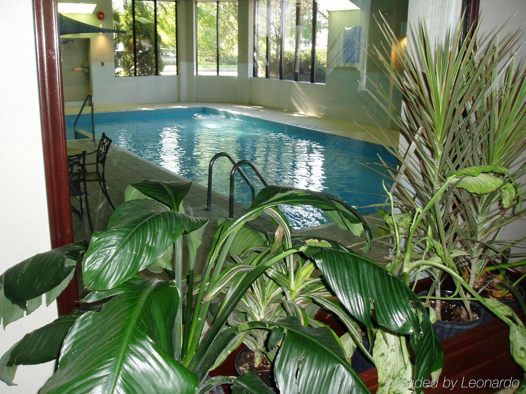 בושרוויל Hotel Welcominns מראה חיצוני תמונה